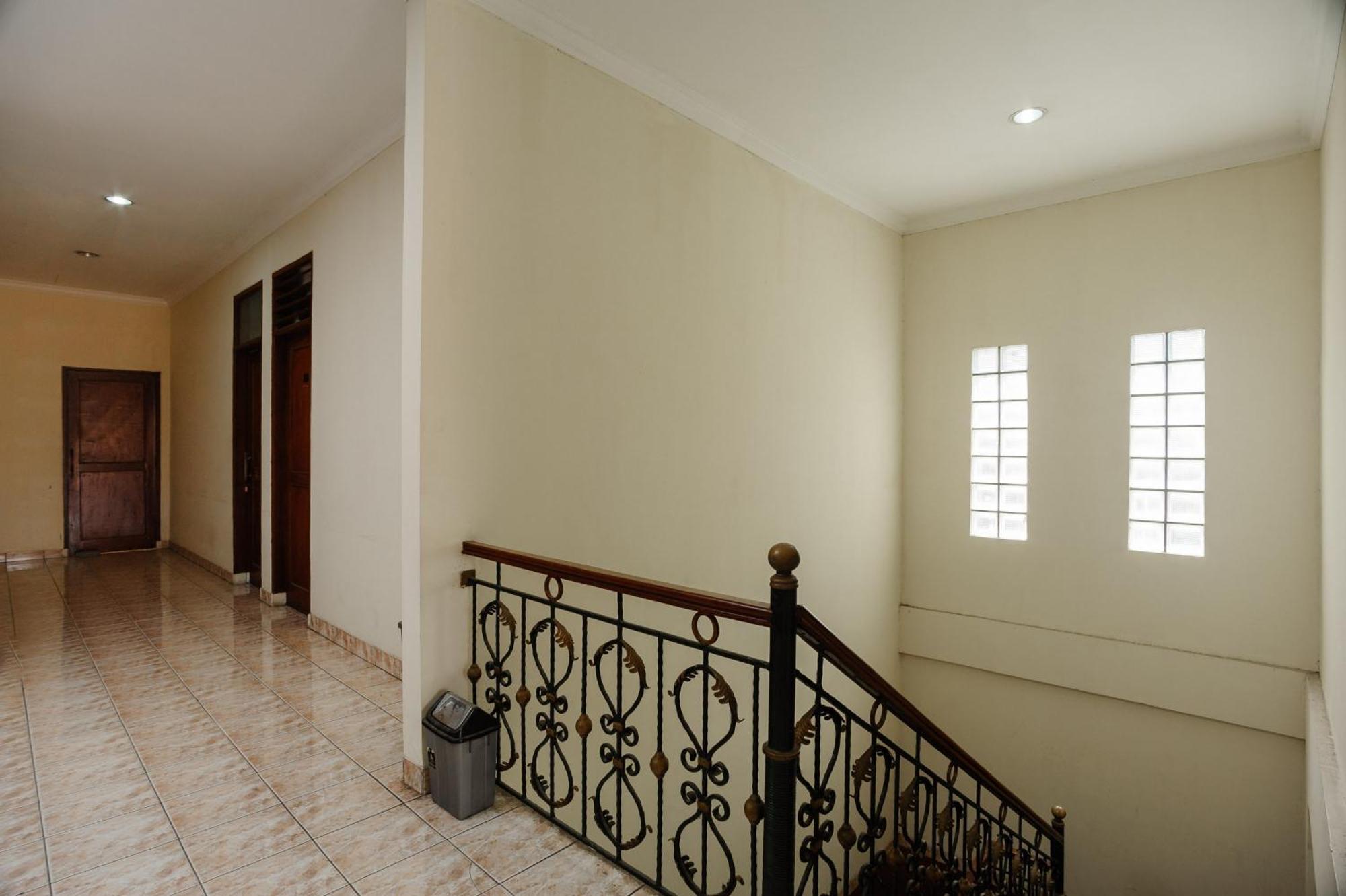 Reddoorz Syariah Near Aeon Mall Tanjung Barat Jakarta Exterior foto